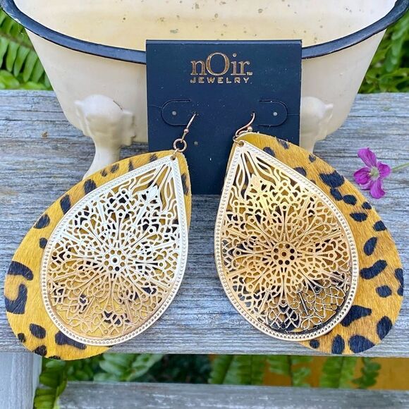 Noir Jewelry Yellow/Black Animal Print Oval Earrings w/Gold Overlay Accents NWOT - Picture 1 of 4